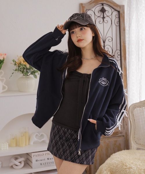 Anely(アネリー)の「スタンドカラー リボン 配色ライン ジップアップ ジャケット(パーカー・レディース・ネイビー/ホワイト/アイボリー・FREE)」の4枚目の写真