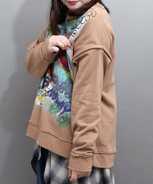 ScoLar(スカラー)の「ScoLar(スカラー) スプレーアート柄 袖取り外し2WAYプルオーバー(スウェット・レディース・オートミール/ブラック・MEDIUM)」の21枚目の写真