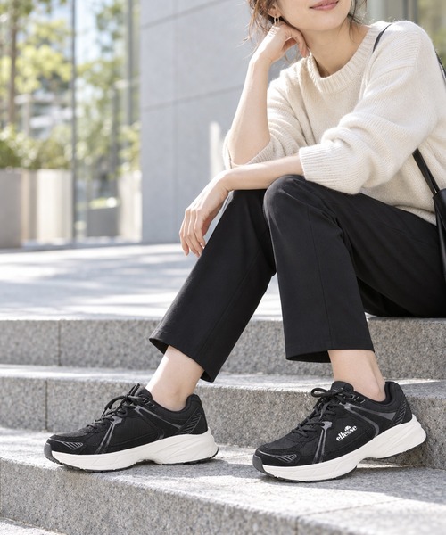 ellesse（エレッセ）の「【ellesse】エレッセ レディース 異素材ミックス ボリュームソール ローカットスニーカー 4色展開 22.5～24.5cm（スニーカー・レディース・コーラルピンク/ブラック/サンドベージュ/ブラック×ホワイト・22.5cm/23.0cm/23.5cm/24.0cm/24.5cm）」の2枚目の写真