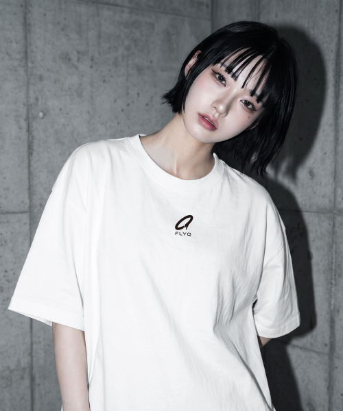 FLYQ(フライク)の「FLYQ シンボルロゴプリント半袖Tシャツ / WHITE(Tシャツ/カットソー・レディース・その他・MEDIUM/LARGE)」の4枚目の写真