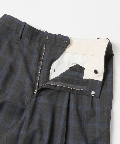 URBAN RESEARCH(アーバンリサーチ)の「TW CHECK SEMI FLARE PANTS(スラックス・メンズ・チャコールグレー/ブラック・LARGE/MEDIUM)」の5枚目の写真