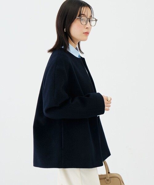 NOLLEY’S Sophi(ノーリーズソフィ)の「アンゴラビーバーノーカラーショートコート(ノーカラーコート・レディース・ネイビー/ライトグレー・38/36)」の9枚目の写真