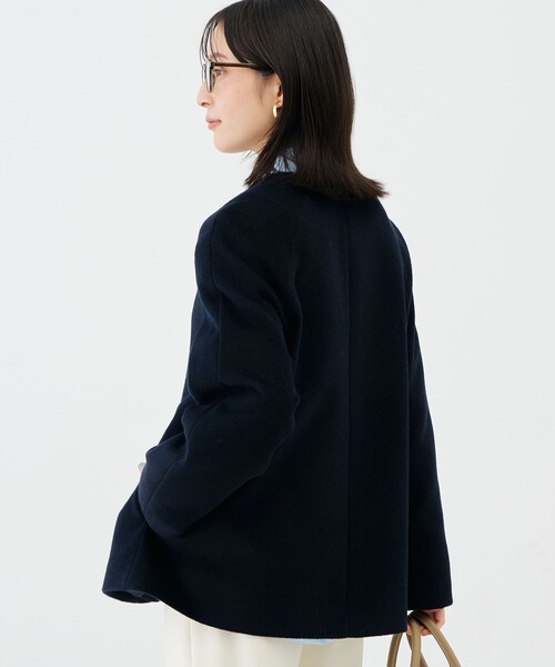 NOLLEY’S Sophi(ノーリーズソフィ)の「アンゴラビーバーノーカラーショートコート(ノーカラーコート・レディース・ネイビー/ライトグレー・38/36)」の12枚目の写真