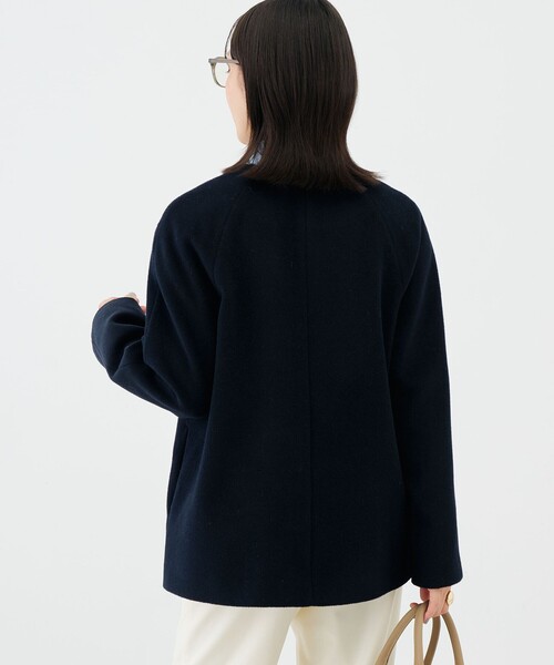 NOLLEY’S Sophi(ノーリーズソフィ)の「アンゴラビーバーノーカラーショートコート(ノーカラーコート・レディース・ネイビー/ライトグレー・38/36)」の13枚目の写真