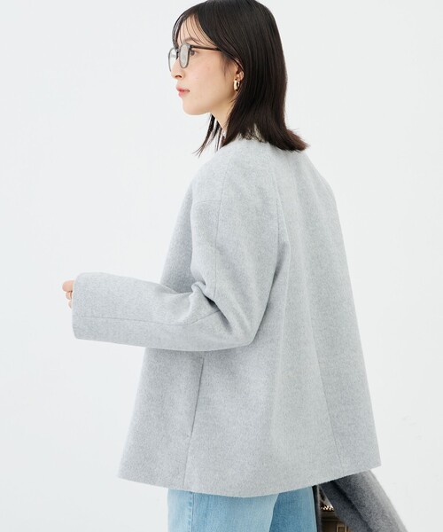 NOLLEY’S Sophi(ノーリーズソフィ)の「アンゴラビーバーノーカラーショートコート(ノーカラーコート・レディース・ネイビー/ライトグレー・38/36)」の22枚目の写真