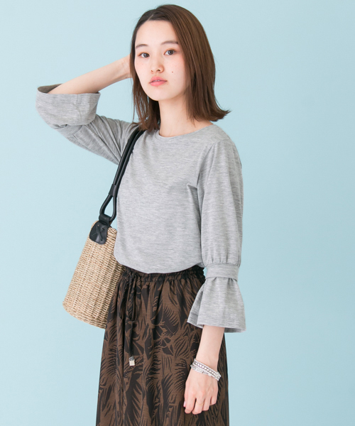 URBAN RESEARCH（アーバンリサーチ）の「 UR 袖タックフレアカットソー（Tシャツ/カットソー・レディース・グレー/ラベンダー/イエロー/オフホワイト・FREE）」の3枚目の写真