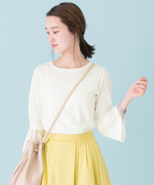 URBAN RESEARCH（アーバンリサーチ）の「 UR 袖タックフレアカットソー（Tシャツ/カットソー・レディース・グレー/ラベンダー/イエロー/オフホワイト・FREE）」の2枚目の写真