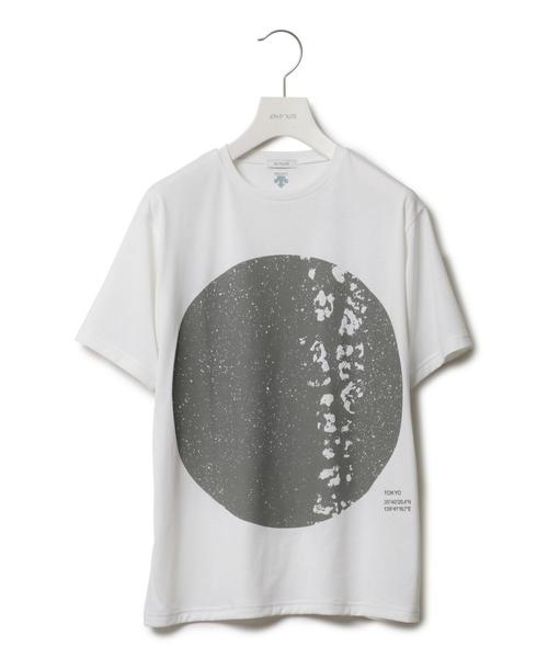 DESCENTE(デサント)の「DESCENTE BLANC×VILLAGE(デサントブラン×ヴィレッジ) RUNNING TEE ◆(Tシャツ/カットソー・メンズ・ホワイト/ブラック・MEDIUM/LARGE/SMALL)」の2枚目の写真