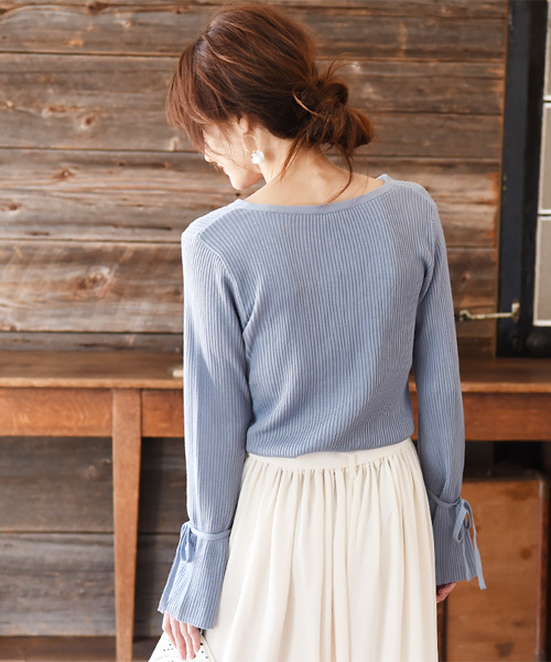 Luz Llena (philter)（ラズレナ　フィルター）の「袖リボンVネックリブカーディガン（カーディガン/ボレロ・レディース・アイボリー/レッド/ブルー・MEDIUM）」の6枚目の写真