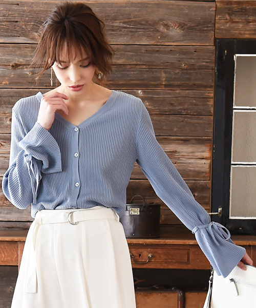 Luz Llena (philter)（ラズレナ　フィルター）の「袖リボンVネックリブカーディガン（カーディガン/ボレロ・レディース・アイボリー/レッド/ブルー・MEDIUM）」の7枚目の写真