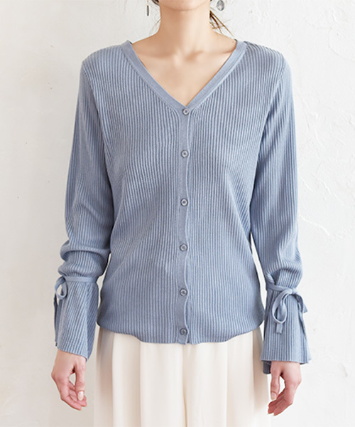 Luz Llena (philter)（ラズレナ　フィルター）の「袖リボンVネックリブカーディガン（カーディガン/ボレロ・レディース・アイボリー/レッド/ブルー・MEDIUM）」の8枚目の写真