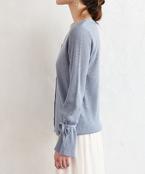 Luz Llena (philter)（ラズレナ　フィルター）の「袖リボンVネックリブカーディガン（カーディガン/ボレロ・レディース・アイボリー/レッド/ブルー・MEDIUM）」の9枚目の写真