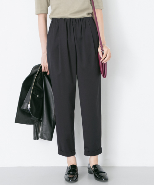 URBAN RESEARCH（アーバンリサーチ）の「Wギャザーテーパードパンツ（その他パンツ・レディース・ベージュ/ネイビー/ライトグレー・40/38/36）」の3枚目の写真