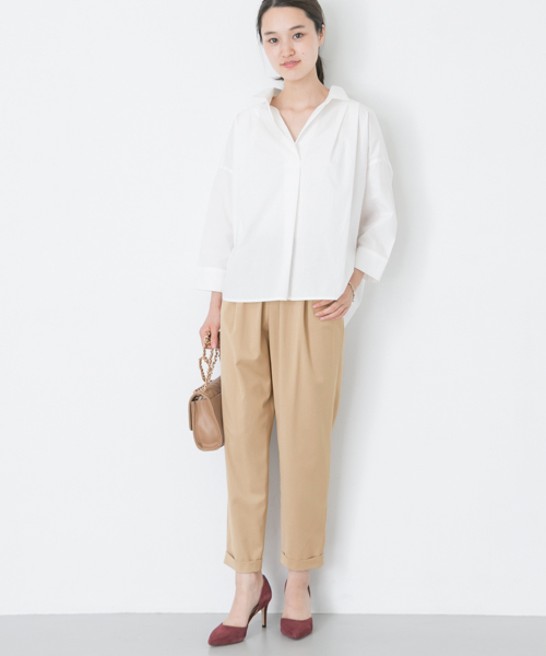 URBAN RESEARCH（アーバンリサーチ）の「Wギャザーテーパードパンツ（その他パンツ・レディース・ベージュ/ネイビー/ライトグレー・40/38/36）」の5枚目の写真