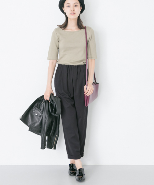 URBAN RESEARCH（アーバンリサーチ）の「Wギャザーテーパードパンツ（その他パンツ・レディース・ベージュ/ネイビー/ライトグレー・40/38/36）」の7枚目の写真