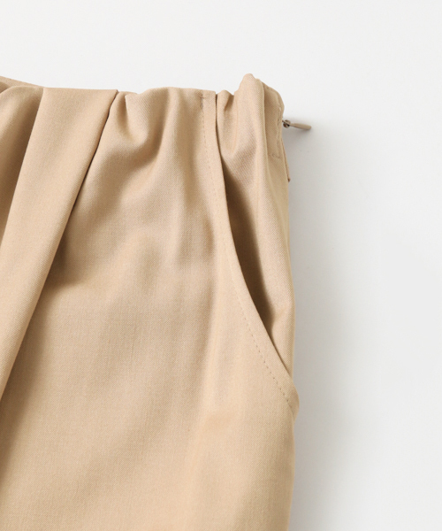 URBAN RESEARCH（アーバンリサーチ）の「Wギャザーテーパードパンツ（その他パンツ・レディース・ベージュ/ネイビー/ライトグレー・40/38/36）」の12枚目の写真