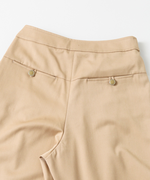 URBAN RESEARCH（アーバンリサーチ）の「Wギャザーテーパードパンツ（その他パンツ・レディース・ベージュ/ネイビー/ライトグレー・40/38/36）」の17枚目の写真