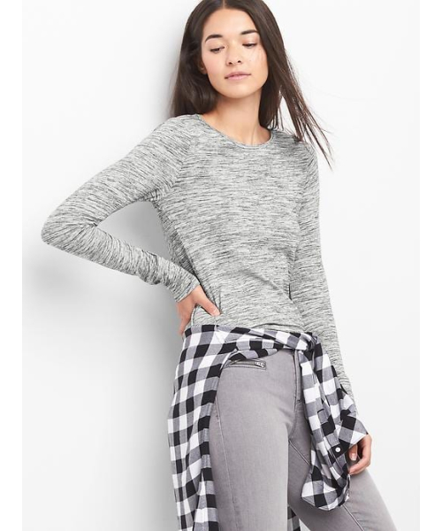 GAP(ギャップ)の「Gap フェザーウェイト クルーネックTシャツ(Tシャツ/カットソー・レディース・ホワイト/ブラック/ダークブルー/ベビーピンク/ヘザーグレー/ダークグレー・XXS/S/XS/L/M)」の4枚目の写真