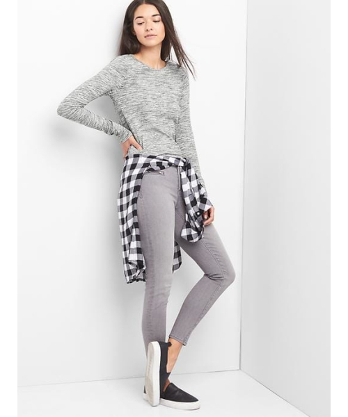 GAP(ギャップ)の「Gap フェザーウェイト クルーネックTシャツ(Tシャツ/カットソー・レディース・ホワイト/ブラック/ダークブルー/ベビーピンク/ヘザーグレー/ダークグレー・XXS/S/XS/L/M)」の7枚目の写真
