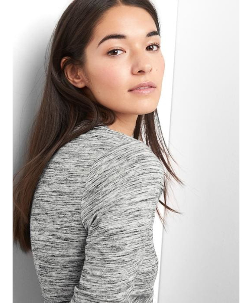 GAP(ギャップ)の「Gap フェザーウェイト クルーネックTシャツ(Tシャツ/カットソー・レディース・ホワイト/ブラック/ダークブルー/ベビーピンク/ヘザーグレー/ダークグレー・XXS/S/XS/L/M)」の8枚目の写真