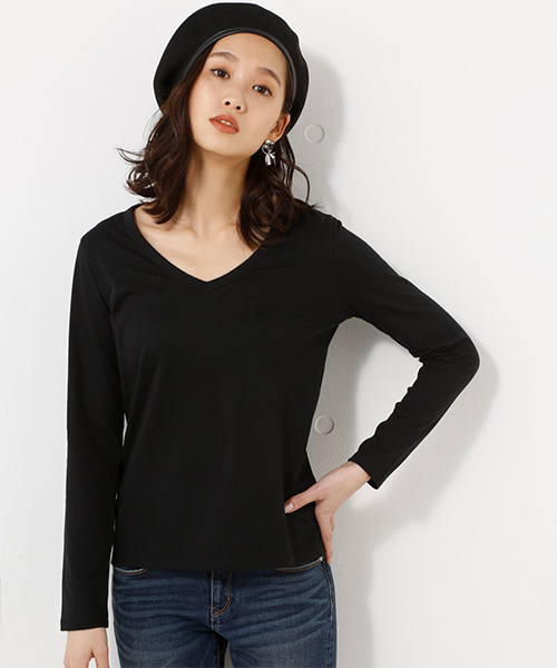 AZUL by moussy(アズールバイマウジー)の「ベーシックVネック長袖プルオーバー(Tシャツ/カットソー・レディース・イエロー/ブラック/ライトカーキ/ホワイト/ホワイト系その他・SMALL/MEDIUM/LARGE)」の4枚目の写真