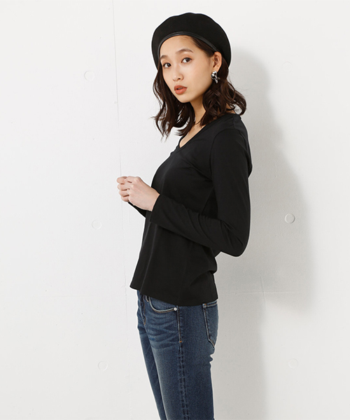 AZUL by moussy(アズールバイマウジー)の「ベーシックVネック長袖プルオーバー(Tシャツ/カットソー・レディース・イエロー/ブラック/ライトカーキ/ホワイト/ホワイト系その他・SMALL/MEDIUM/LARGE)」の13枚目の写真