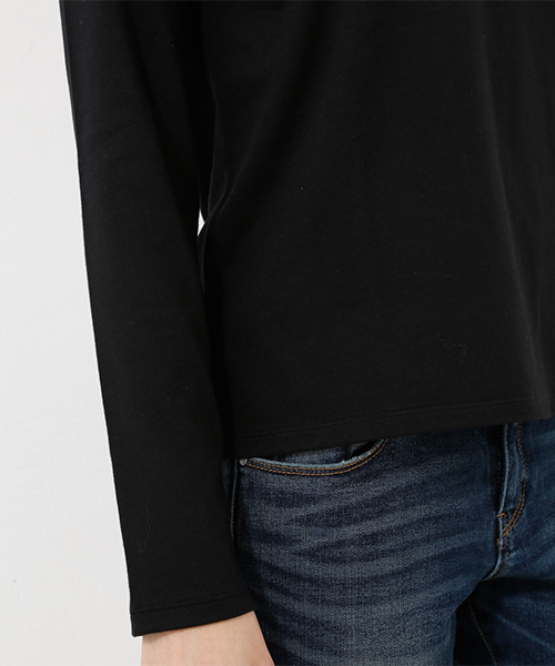 AZUL by moussy(アズールバイマウジー)の「ベーシックVネック長袖プルオーバー(Tシャツ/カットソー・レディース・イエロー/ブラック/ライトカーキ/ホワイト/ホワイト系その他・SMALL/MEDIUM/LARGE)」の17枚目の写真