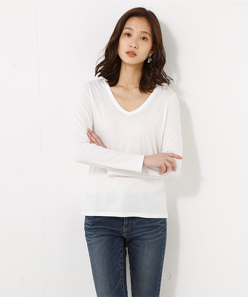 AZUL by moussy(アズールバイマウジー)の「ベーシックVネック長袖プルオーバー(Tシャツ/カットソー・レディース・イエロー/ブラック/ライトカーキ/ホワイト/ホワイト系その他・SMALL/MEDIUM/LARGE)」の14枚目の写真