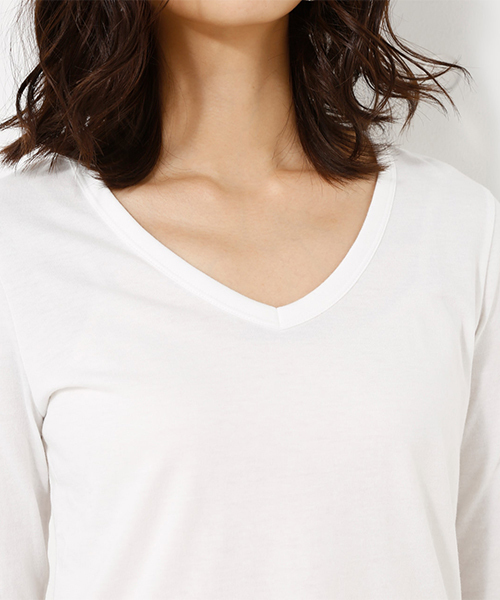 AZUL by moussy(アズールバイマウジー)の「ベーシックVネック長袖プルオーバー(Tシャツ/カットソー・レディース・イエロー/ブラック/ライトカーキ/ホワイト/ホワイト系その他・SMALL/MEDIUM/LARGE)」の11枚目の写真