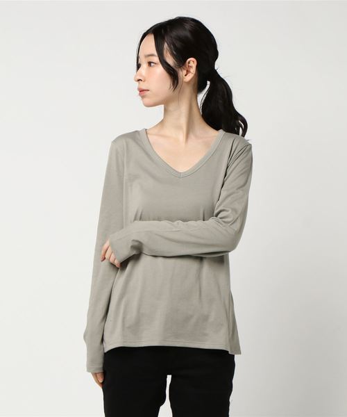 AZUL by moussy(アズールバイマウジー)の「ベーシックVネック長袖プルオーバー(Tシャツ/カットソー・レディース・イエロー/ブラック/ライトカーキ/ホワイト/ホワイト系その他・SMALL/MEDIUM/LARGE)」の5枚目の写真