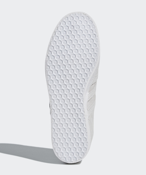 adidas（アディダス）の「ガゼル GAZELLE W オリジナルス（スニーカー・レディース・ライトグレー/ライトグリーン・22.0cm/22.5cm/23.0cm/23.5cm/24.0cm/24.5cm/25.0cm/25.5cm/26.0cm/26.5cm/27.0cm/27.5cm）」の6枚目の写真