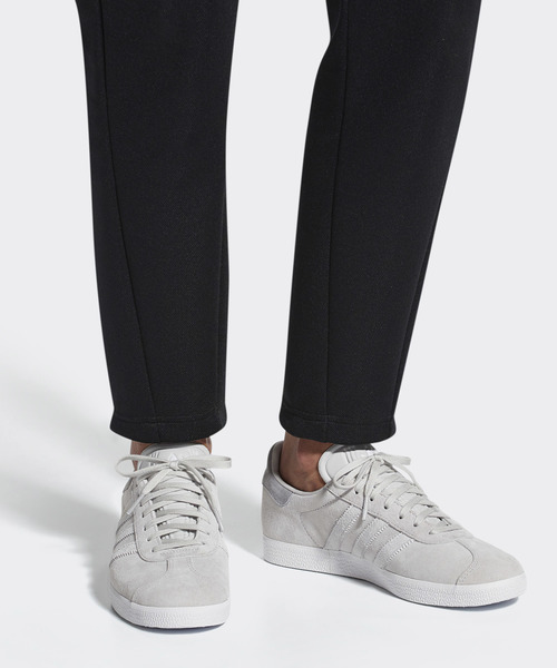 adidas（アディダス）の「ガゼル GAZELLE W オリジナルス（スニーカー・レディース・ライトグレー/ライトグリーン・22.0cm/22.5cm/23.0cm/23.5cm/24.0cm/24.5cm/25.0cm/25.5cm/26.0cm/26.5cm/27.0cm/27.5cm）」の13枚目の写真