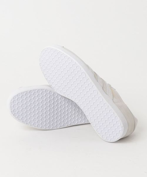 adidas（アディダス）の「ガゼル GAZELLE W オリジナルス（スニーカー・レディース・ライトグレー/ライトグリーン・22.0cm/22.5cm/23.0cm/23.5cm/24.0cm/24.5cm/25.0cm/25.5cm/26.0cm/26.5cm/27.0cm/27.5cm）」の3枚目の写真