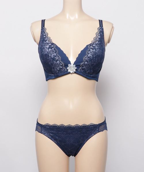 AMOSTYLE BY Triumph（アモスタイルバイトリンプ）の「夢みるブラ ブラ＆ショーツセット2【Eカップ】 AMST1165 WHU2 + Hikini（ブラ&ショーツ・レディース・ライトブルー/ブルー・E65/E70/E75）」の11枚目の写真