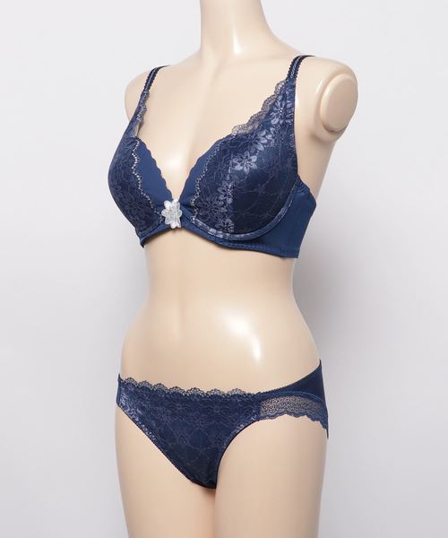 AMOSTYLE BY Triumph（アモスタイルバイトリンプ）の「夢みるブラ ブラ＆ショーツセット2【Eカップ】 AMST1165 WHU2 + Hikini（ブラ&ショーツ・レディース・ライトブルー/ブルー・E65/E70/E75）」の3枚目の写真