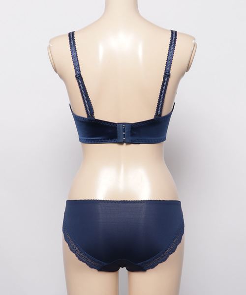 AMOSTYLE BY Triumph（アモスタイルバイトリンプ）の「夢みるブラ ブラ＆ショーツセット2【Eカップ】 AMST1165 WHU2 + Hikini（ブラ&ショーツ・レディース・ライトブルー/ブルー・E65/E70/E75）」の4枚目の写真