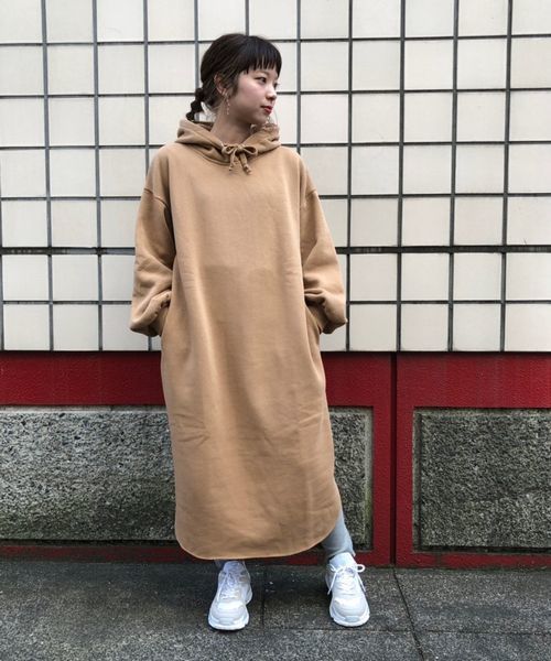 tiptop（ティップトップ）の「裏起毛スウェットパーカーワンピース（ワンピース・レディース・ブラック/グレー/ベージュ/ダークグリーン/グレイッシュベージュ/ブラウン・FREE）」の4枚目の写真