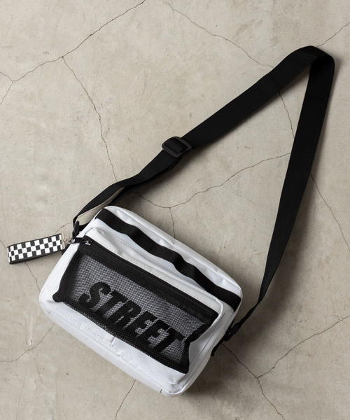 WEGO（ウィゴー）の「WEGO/メッシュポケットSTREETショルダーバッグ（ショルダーバッグ・レディース・ブラック/ピンク/その他1/ホワイト/グリーン系その他/ライトパープル・FREE）」の2枚目の写真