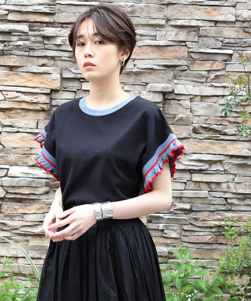 Ray BEAMS(レイビームス)の「Ray BEAMS / ライン フリルスリーブ Tシャツ(Tシャツ/カットソー・レディース・ホワイト/ブラック/ピンク・ONE SIZE)」の6枚目の写真