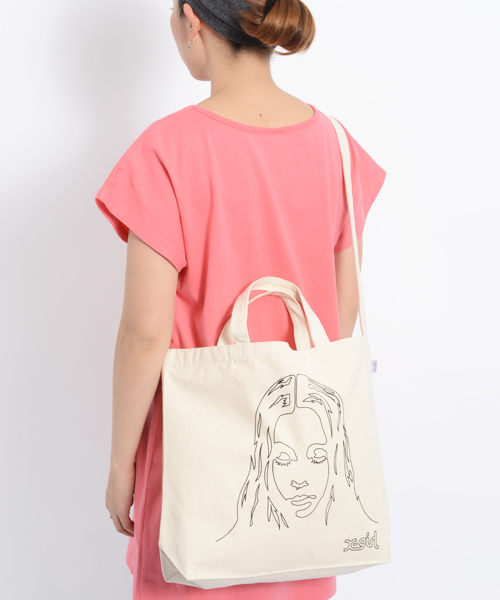 X-girl(エックスガール)の「FACE 2WAY BAG(ショルダーバッグ・レディース・ブラック/ゴールド・ONE SIZE)」の11枚目の写真
