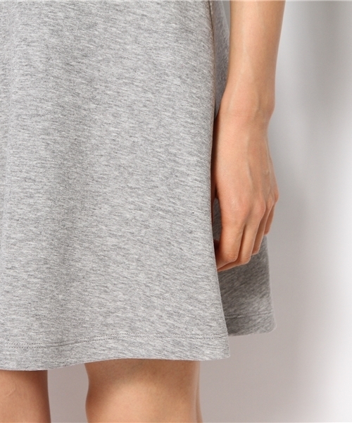 Ray BEAMS(レイビームス)の「◎Ray BEAMS / ハイネック フレアーワンピース(ワンピース・レディース・ネイビー/ライトグレー・1/0)」の4枚目の写真