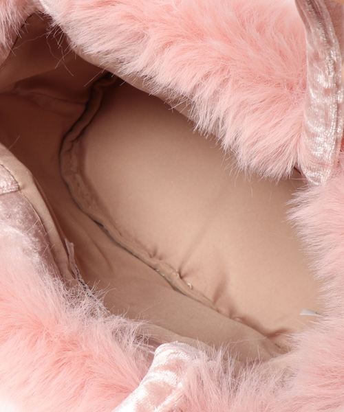 natural couture（ナチュラルクチュール）の「ベロア×ファートート（トートバッグ・レディース・ピンク/モカ/グレイッシュベージュ・FREE）」の4枚目の写真