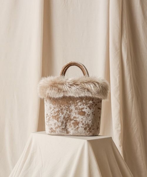 natural couture（ナチュラルクチュール）の「ベロア×ファートート（トートバッグ・レディース・ピンク/モカ/グレイッシュベージュ・FREE）」の2枚目の写真