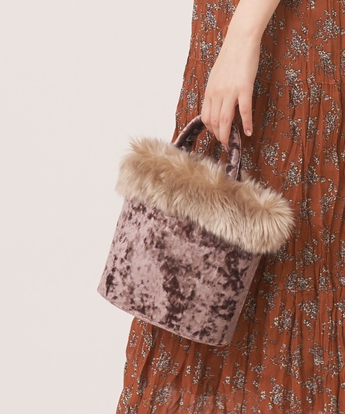 natural couture（ナチュラルクチュール）の「ベロア×ファートート（トートバッグ・レディース・ピンク/モカ/グレイッシュベージュ・FREE）」の7枚目の写真