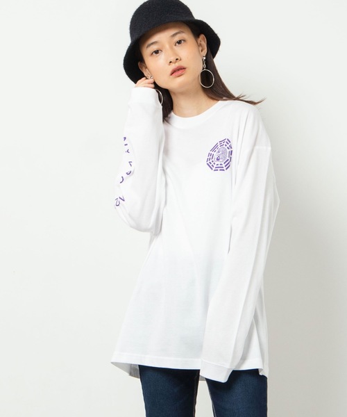 WEGO（ウィゴー）の「WEGO/ニーハオプリントロンT（Tシャツ/カットソー・メンズ・パープル/レッド/パープル系その他・SMALL/MEDIUM/LARGE）」の2枚目の写真