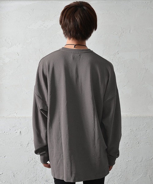 MinoriTY（マイノリティ）の「メンズ長袖梨地素材スーパービッグシルエットドルマンスリーブトレーナー（Tシャツ/カットソー・メンズ・カーキ/ブラック/アイボリー/グレー系その他・L/M）」の7枚目の写真