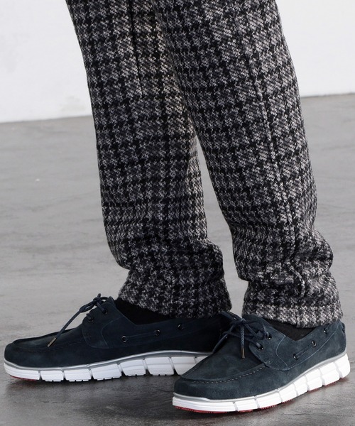 MEN'S BIGI(メンズビギ)の「<HIROSHI TSUBOUCHI>別注 レザーデッキシューズ(スニーカー・メンズ・ホワイト/ネイビー・1/2/3)」の2枚目の写真