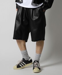 FREAK'S STORE | WEB限定 タック ワイドシルエット フェイクレザーショーツ/セットアップ対応(その他パンツ)