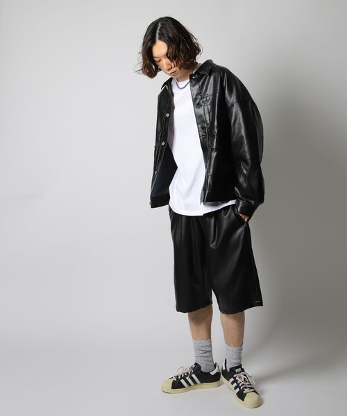 FREAK'S STORE(フリークスストア)の「WEB限定 タック ワイドシルエット フェイクレザーショーツ/セットアップ対応(その他パンツ・メンズ・ブラック・SMALL/MEDIUM/LARGE)」の4枚目の写真