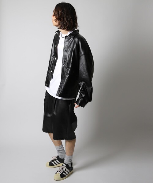 FREAK'S STORE(フリークスストア)の「WEB限定 タック ワイドシルエット フェイクレザーショーツ/セットアップ対応(その他パンツ・メンズ・ブラック・SMALL/MEDIUM/LARGE)」の3枚目の写真